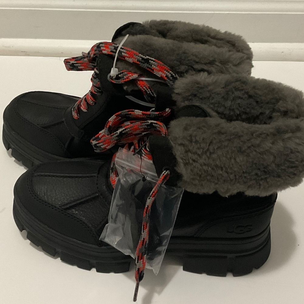 UGG  alshton Addie Black Boots size 6.5 woman